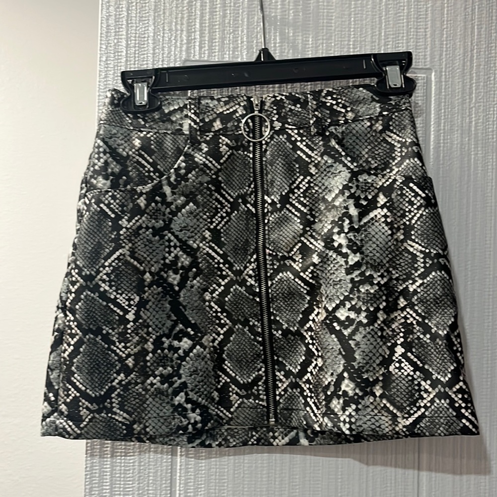 XS snake skin mini skirt with pockets